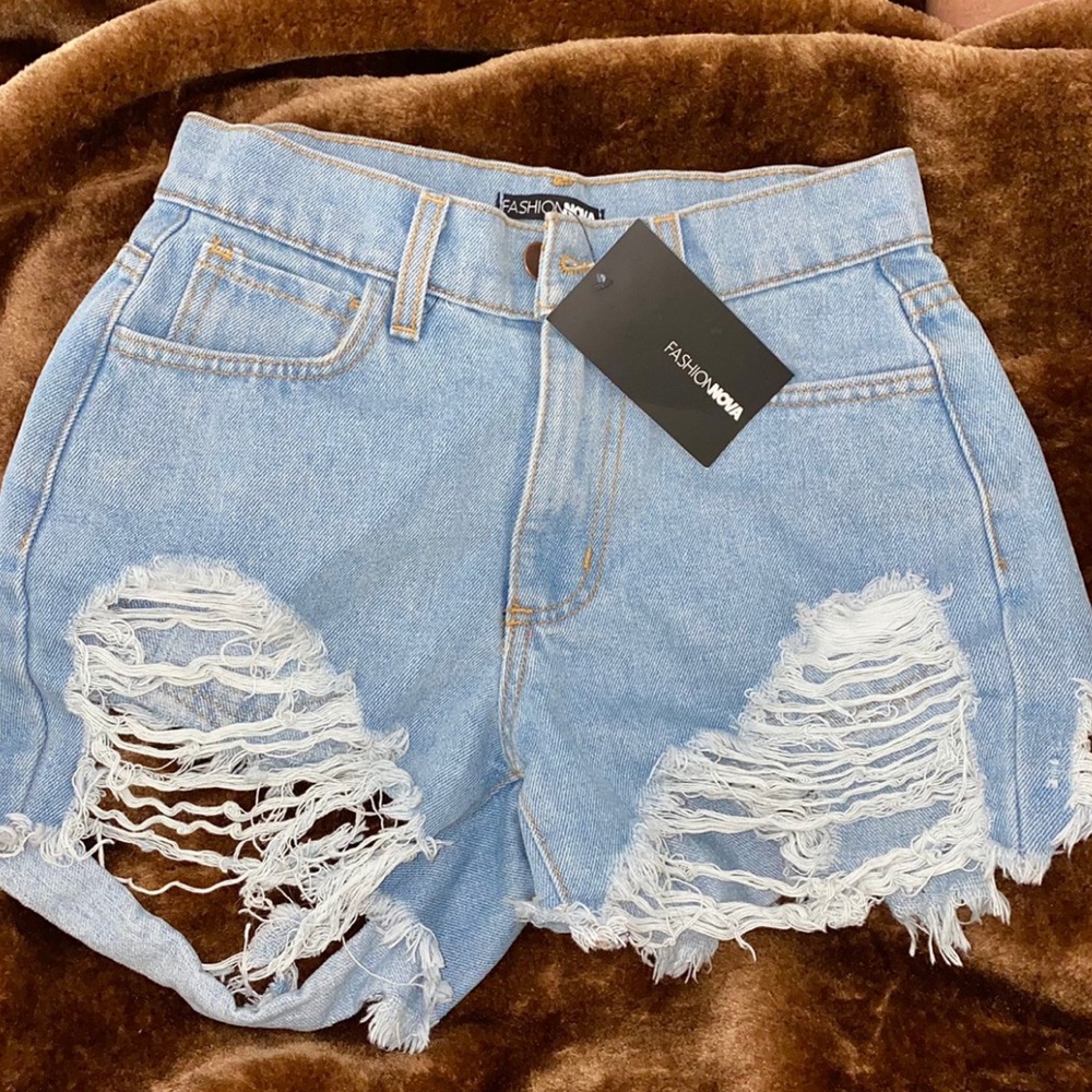 Brand New Denim Distressed Shorts 💙
